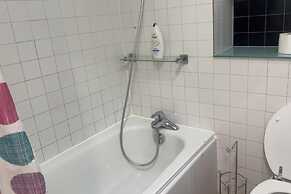 London 1 Bed Apartment Close to Barking Station
