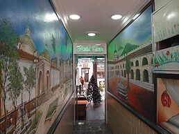 Hostal Flores