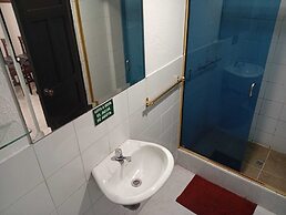 Hostal Flores