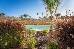 Qala Skyview Penthouse Pool Sunsets BBQ Area