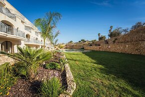 Qala Skyview Penthouse Pool Sunsets BBQ Area
