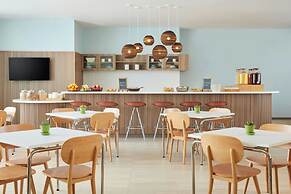 Element Pooler Savannah Airport