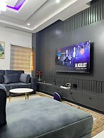 Luxurious 3BR Apartment 247 Power City Views