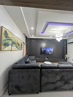 Luxurious 3BR Apartment 247 Power City Views