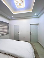 Luxurious 3BR Apartment 247 Power City Views