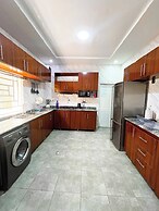 Luxurious 3BR Apartment 247 Power City Views