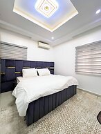 Luxurious 3BR Apartment 247 Power City Views