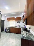 Luxurious 3BR Apartment 247 Power City Views