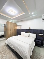 Luxurious 3BR Apartment 247 Power City Views