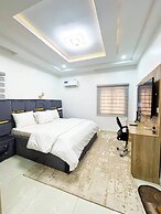 Luxurious 3BR Apartment 247 Power City Views