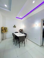 Luxurious 3BR Apartment 247 Power City Views