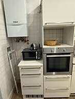 Chic 2BR Apt Steps from Westbahnhof