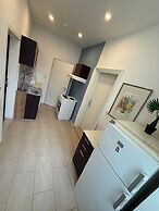 1BR Plus LR Apt Top Vienna Location