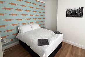 2 Bed Flat - Sleeps 3 - Parking - Wifi