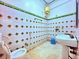 Binapani Hotel & Restaurant Tarapith