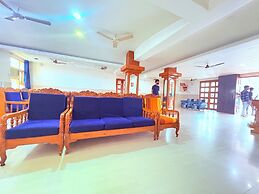 Binapani Hotel & Restaurant Tarapith
