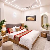 Hotel Abhivadya Ganges Varanasi Near Kashi Vishwanath Temple and Ghats