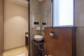 Pravasa Stay, Bapat Square