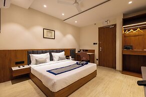Pravasa Stay, Bapat Square