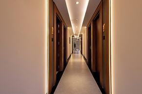 Pravasa Stay, Bapat Square