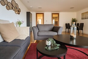 Spacious 3 Bedroom Flat in Kensington