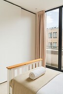 Spacious 3 Bedroom Flat in Kensington