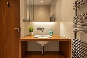Spacious 3 Bedroom Flat in Kensington