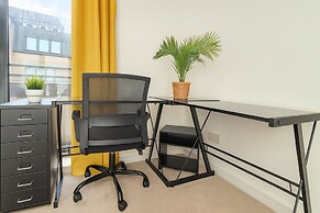 Spacious 3 Bedroom Flat in Kensington