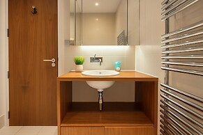 Spacious 3 Bedroom Flat in Kensington