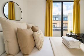 Spacious 3 Bedroom Flat in Kensington