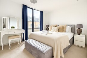 Spacious 3 Bedroom Flat in Kensington