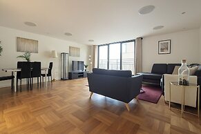 Spacious 3 Bedroom Flat in Kensington