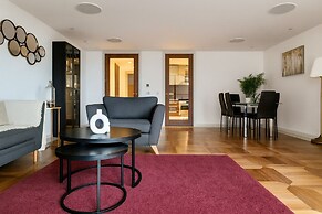Spacious 3 Bedroom Flat in Kensington