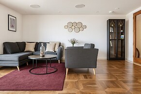 Spacious 3 Bedroom Flat in Kensington