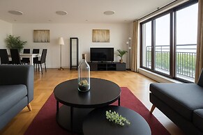 Spacious 3 Bedroom Flat in Kensington