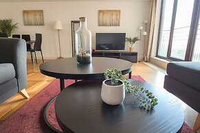 Spacious 3 Bedroom Flat in Kensington