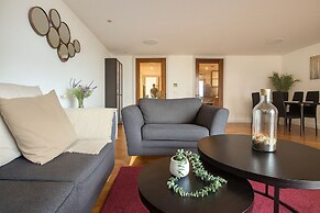 Spacious 3 Bedroom Flat in Kensington