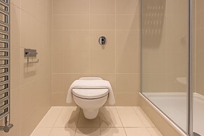 Spacious 3 Bedroom Flat in Kensington
