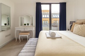 Spacious 3 Bedroom Flat in Kensington