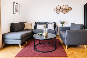 Spacious 3 Bedroom Flat in Kensington