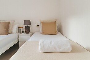 Spacious 3 Bedroom Flat in Kensington