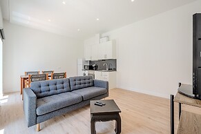 Downtown 1 Bedroom Apartment E