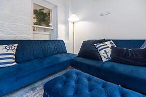 Stylish 4BR City Retreat