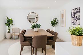 Stylish 4BR City Retreat