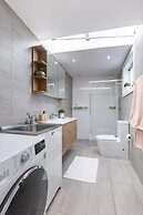 Stylish 4BR City Retreat