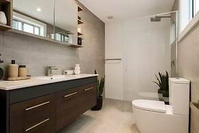 Stylish 4BR City Retreat