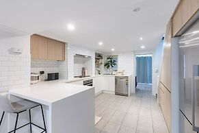Stylish 4BR City Retreat
