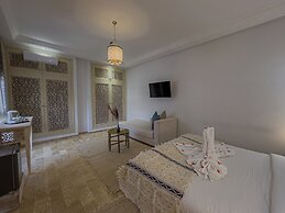 Riad Tonaroz Gold