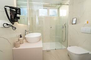 Bumblebee apartments & rooms with pool