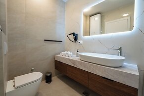 Bumblebee apartments & rooms with pool